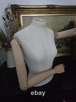 Buste de mannequin de couturière féminine vintage avec bras/mains articulés en bois pour affichage de TOAST