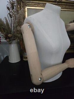 Buste de mannequin de couturière féminine vintage avec bras/mains articulés en bois pour affichage de TOAST