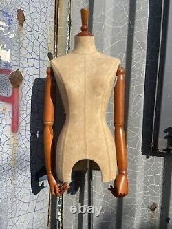 Buste de tailleur vintage féminin avec bras en bois articulés - Prix de vente recommandé de 400 £