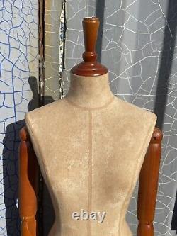 Buste de tailleur vintage féminin avec bras en bois articulés - Prix de vente recommandé de 400 £