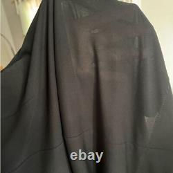 Jupe mi-longue noire semi-transparente en georgette Prada ajustée au genou à 1 470 $