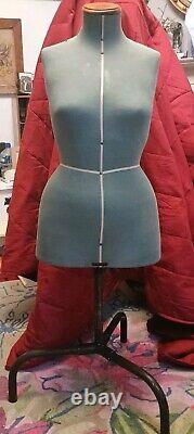 Mannequin de couturier des années 40 Vintage Singer sur support