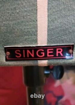 Mannequin de couturier des années 40 Vintage Singer sur support