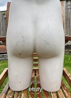 Mannequin de couturier en plâtre vintage représentant un torse féminin demi-corps