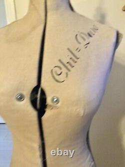 Mannequin de couturière femme vintage et ajustable avec support par CHIL-DAW