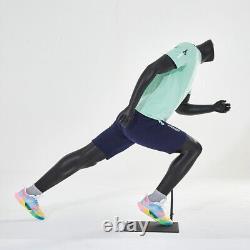 Nouveaux mannequins athlétiques homme ou femme en position de course, belle couleur noire